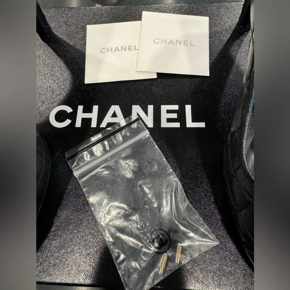 AUTHENTIC CHANEL 2013 Quilted Classic Pump size 37